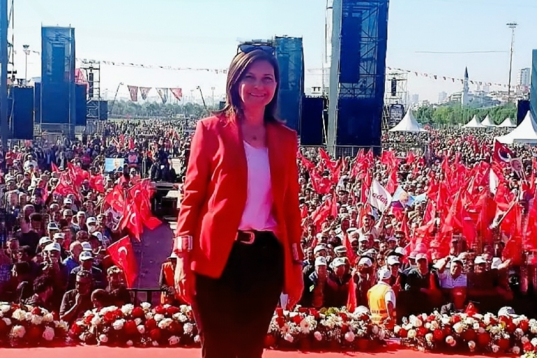 النائبة البرلمانية عن حزب الشعب الجمهوري (المعارض) أمينة جوليزار إيميجان. من صفحتها على تويتر