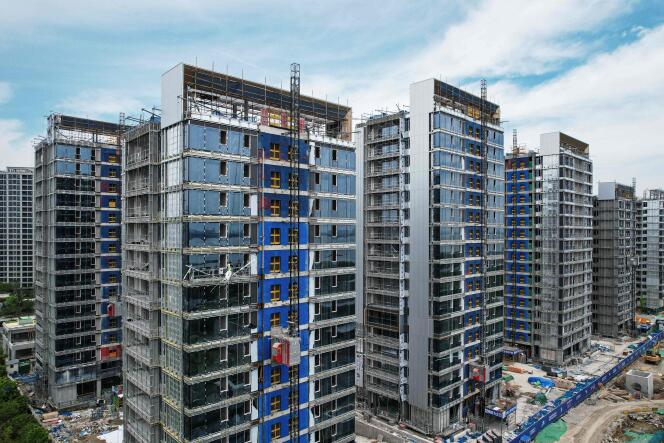المباني السكنية قيد الإنشاء من قبل شركة التطوير العقاري فانكي في مدينة هانغتشو بمقاطعة تشجيانغ شرقي الصين، في 9 مايو.